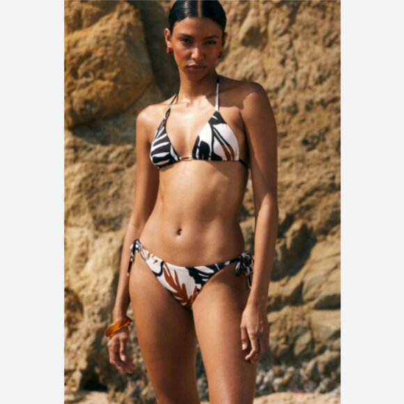 Brand New Vitamin A Gia Triangle Bikini Top - Picture 7 of 9